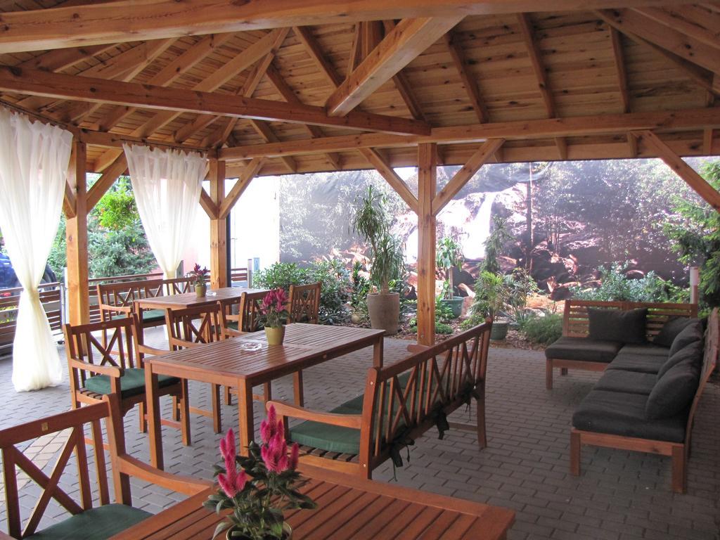 Aviator Hotel Restauracja & Spa Пабьянице Экстерьер фото