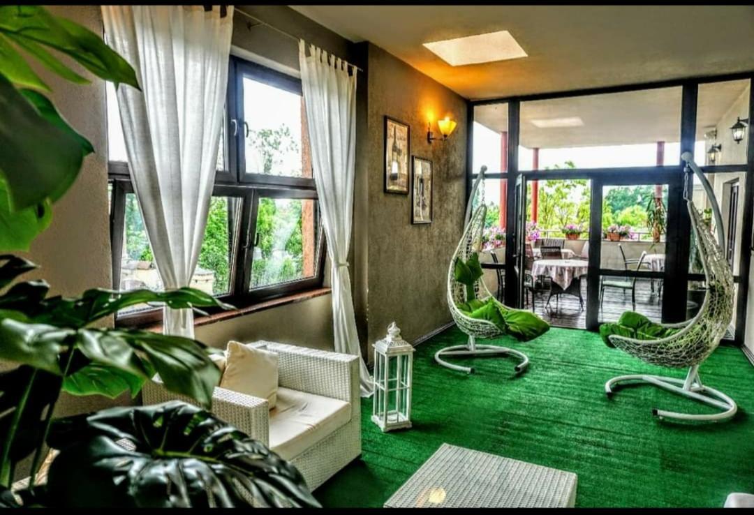 Aviator Hotel Restauracja & Spa Пабьянице Экстерьер фото