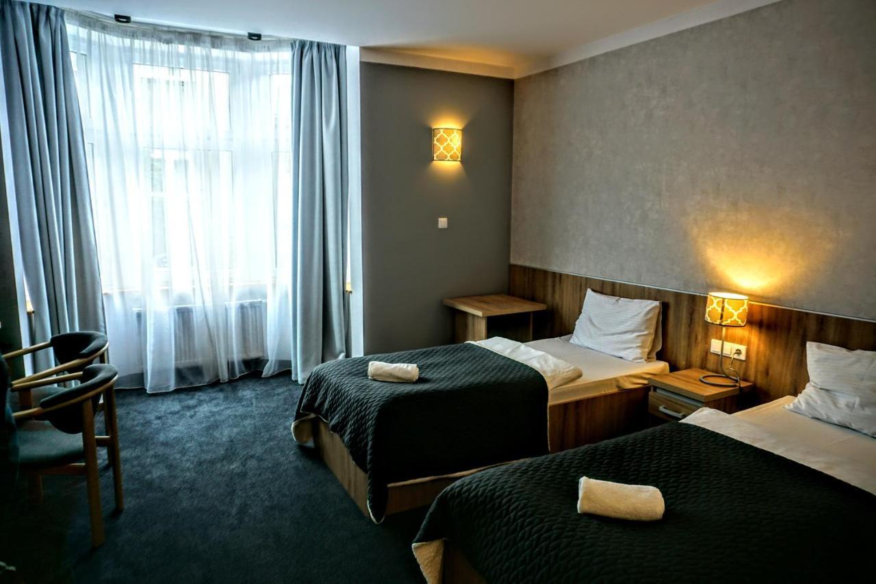 Aviator Hotel Restauracja & Spa Пабьянице Экстерьер фото
